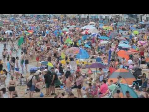 Crowds gather at UK beaches despite warnings