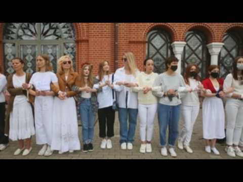 Hundreds of women form chain of solidarity with protesters in Minsk