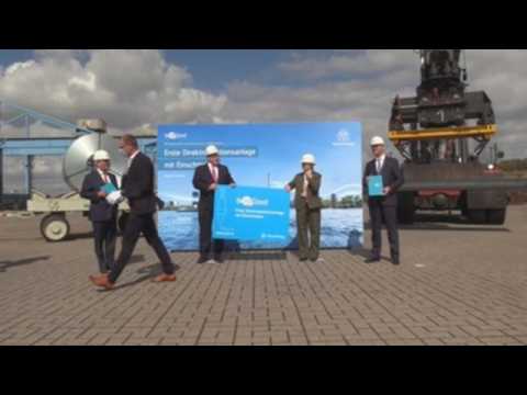 German Minister of Economy visits Duisburg steel plant