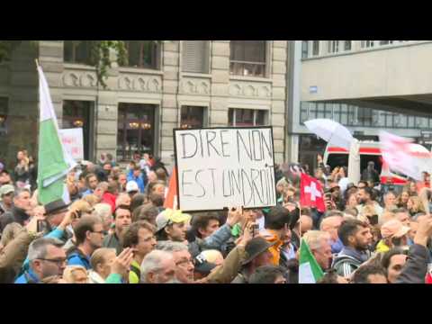 Switzerland: Anti-mask and anti-vaccination demonstration in Zurich