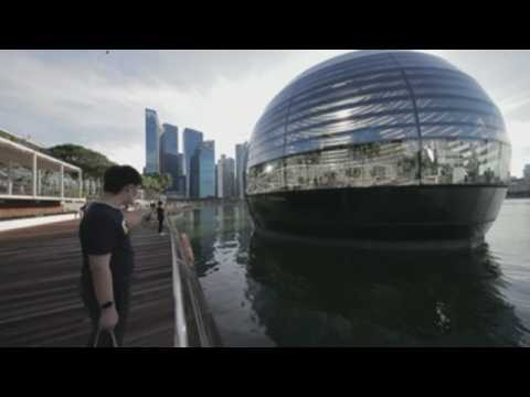 Apple opens floating store in Marina Bay Sands