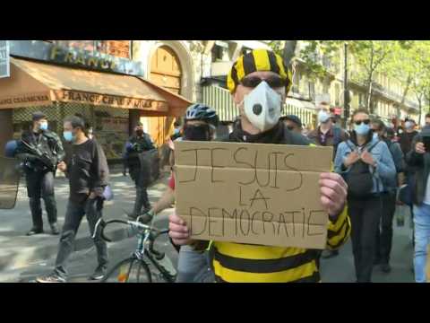 Start of 'yellow vests' demo at Place de la Bourse in Paris