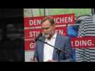 German transport minister takes part in campaign promoting public transport use