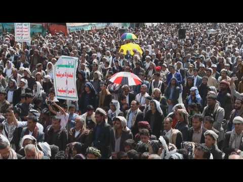 Hundreds of Yemenis protest in Sanaa against the bombings in the country