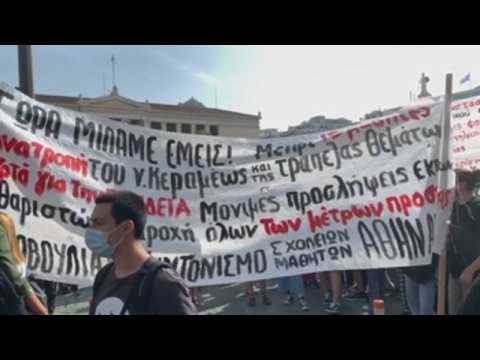 Students and health workers hold 24h strike in Athens