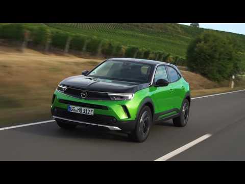 The new Opel Mokka-e Driving Video