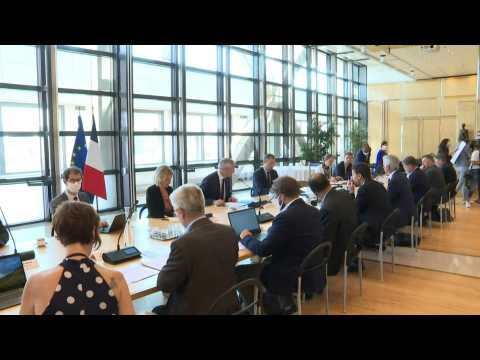 French ministers meet unions to discuss recovery plan