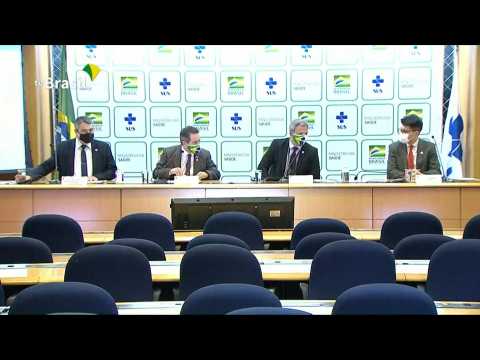 Brazil holds daily health ministry press conference