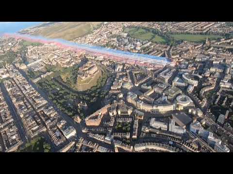 Red Arrows hold belated VJ-Day Edinburgh flypast