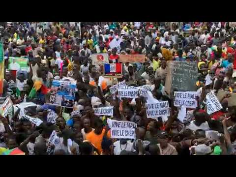 Thousands demonstrate in Mali to support coup