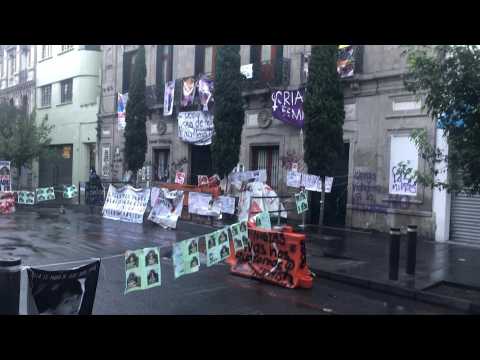 Mexico: Images of femicide victims cover Ombudsman office as relatives protest inside