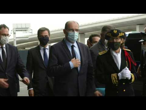 Covid-19: French PM at Roissy airport before potential tightening of border controls