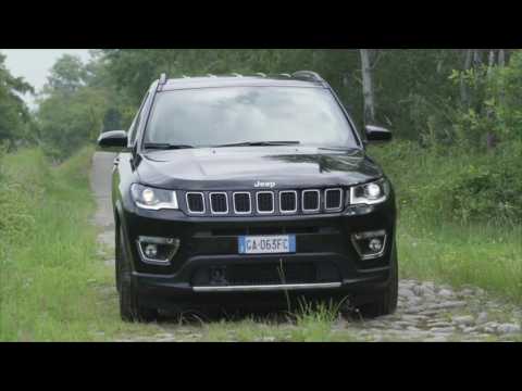 The new Jeep Compass 4xe Limited Off-road Driving