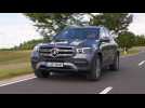 The new Mercedes-Benz GLE 350 de 4MATIC in Selenite grey Driving in the country