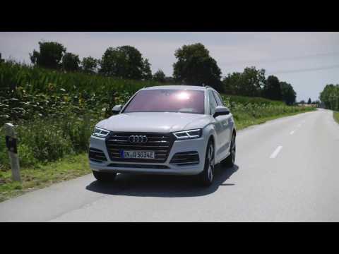 Audi Q5 55 TFSI e quattro PHEV Driving Video
