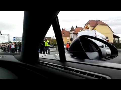 Molsheim : la Bugatti Chiron, première voiture sous le passage à niveau n°20
