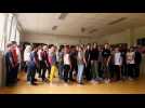 Collège d'Étupes : la chorale chante "T'auras l'air plus z'ecolo" devant le recteur