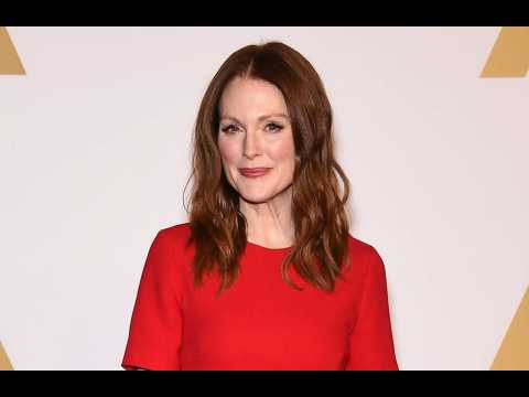 Julianne Moore stops shopping for the planet