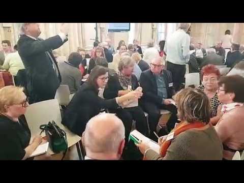 Les lecteurs débattent de la réforme des retraites en petits groupes