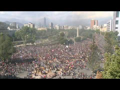 Thousands rally in Santiago as Chile faces 10 days of street protests