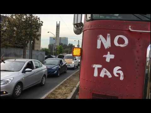 Chileans protest against high prices of electronic toll collection