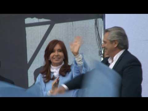 Argentina's Fernandez, Kirchner hold last campaign rally