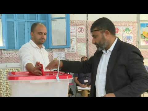 Voting starts in Tunisian presidential runoff