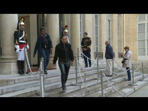 French queue at Elysee Palace to pay tribute to Chirac