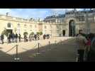 French queue at Elysee Palace to pay tribute to Chirac (2)
