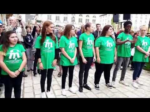 Les jeunes sourds au secours de la Planète : la belle et le bête