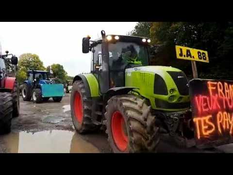 Mandres-sur-Vais : le convoi d'une vingtaine de tracteurs démarre  en direction d'Epinal
