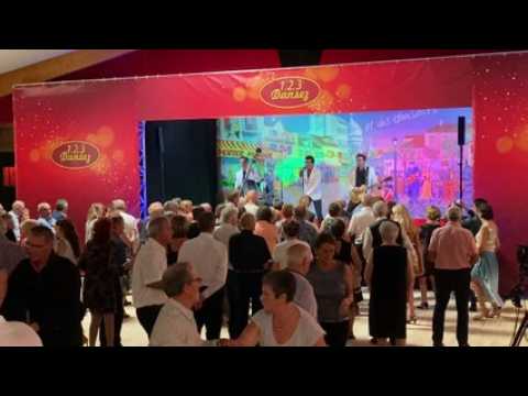 Vidéo. Les Forbans reprennent leur tube mythique "Chante" à la Croisette d'Hérival