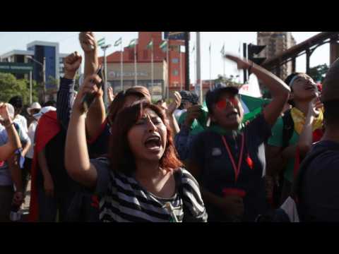 Anti-govt protesters sloganeer against Evo Morales in Santa Cruz