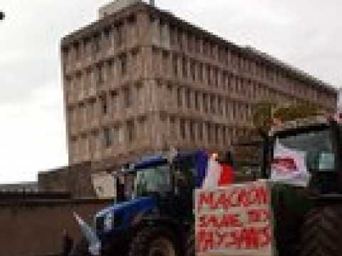 Nancy : les agriculteurs ralentissent fortement la circulation boulevard Lobau