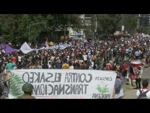 Protests in Chile's capital continue despite President's apology