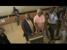 Botswana's President Mokgweetsi Masisi casts vote in election - Label : AFPTV - First images - Category : News