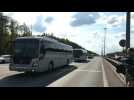 Buses reportedly carrying Russian prisoners in exchange with Ukraine - Label : AFPTV - First images - Category : News