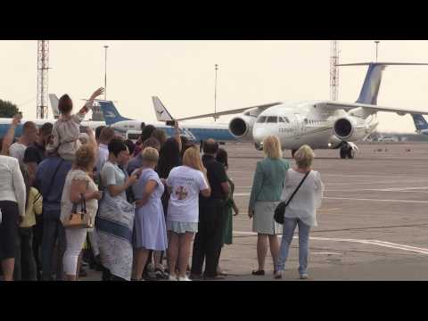 Relatives welcome prisoners back to Kiev in landmark exchange with Russia