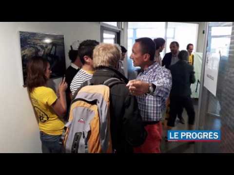 Les opposants à l'agrandissement du golf occupent les locaux de Roanne agglomération