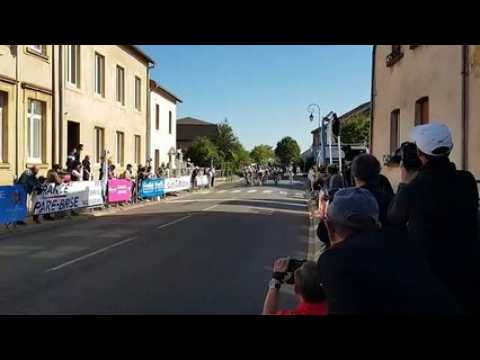 Chute spectaculaire à l'arrivée de la 2e étape du Tour de Moselle !