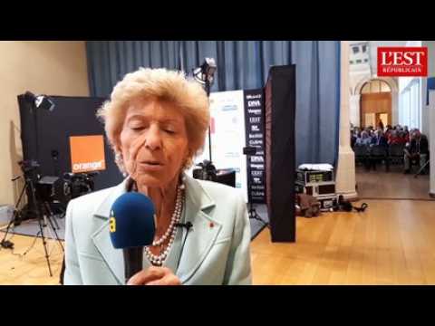 Hélène Carrère d'Encausse parle d'Europe aux lycéens de Journaliste d'un Jour