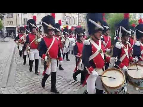 Le défilé des Grognards, la musique des anciens du 18e régiment de transmission d'Epinal à l'occasion de la Saint-Gabriel qui rend hommage à ce régiment dissous en 1997 avant d'être recréé en Normandie puis en Moselle