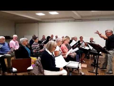 Le choeur des Glandières de Longeville-lès-Saint-Avold chantent pour les moines de Tibhirine