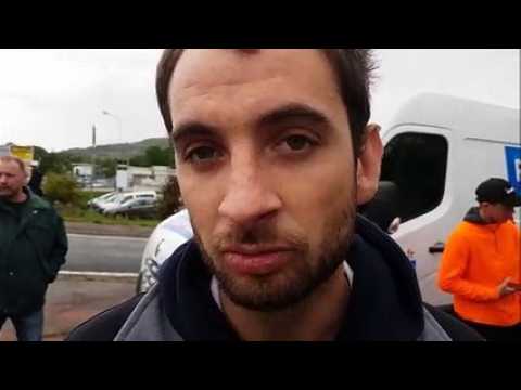 Au rond-point de Richardménil, Baptiste Lespagnol, président des Jeunes agriculteurs de Meurthe-et Moselle explique l'objet de la manifestation