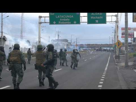 Indigenous people and armed forces clash in Ecuador during march