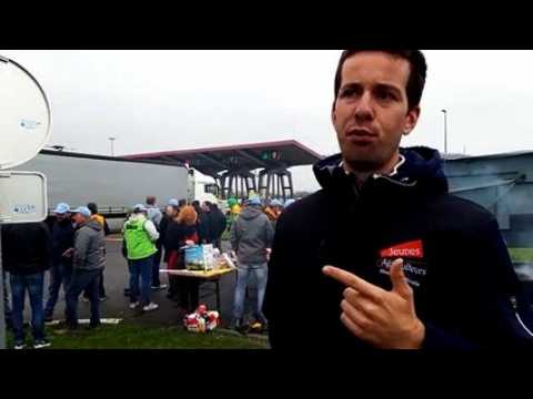 Les agriculteurs manifestent au péage de Gye (54). Antoine Clavel, secrétaire général des Jeunes Agriculteurs du 54, énonce les revendications des agriculteurs mobilisés ce mardi dans toute la France.