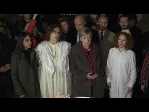 Merkel visits an important synagogue in Berlin (2)