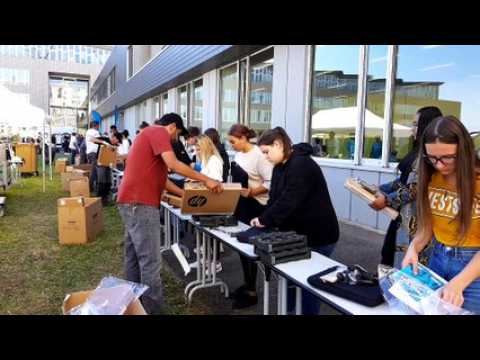 2050 ordinateurs à la queue leu leu au lycée Mermoz