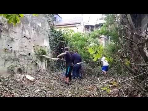 Grand nettoyage dans le lit du canal des usines
