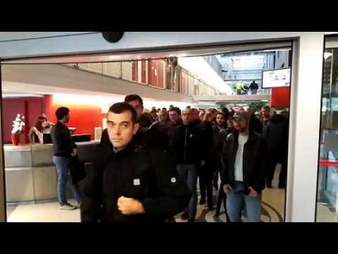 General Electric : après le vote, le personnel sort de l'AG